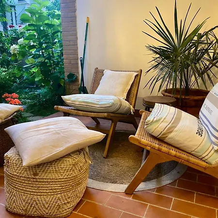 Pensión Con Giardino Rávena